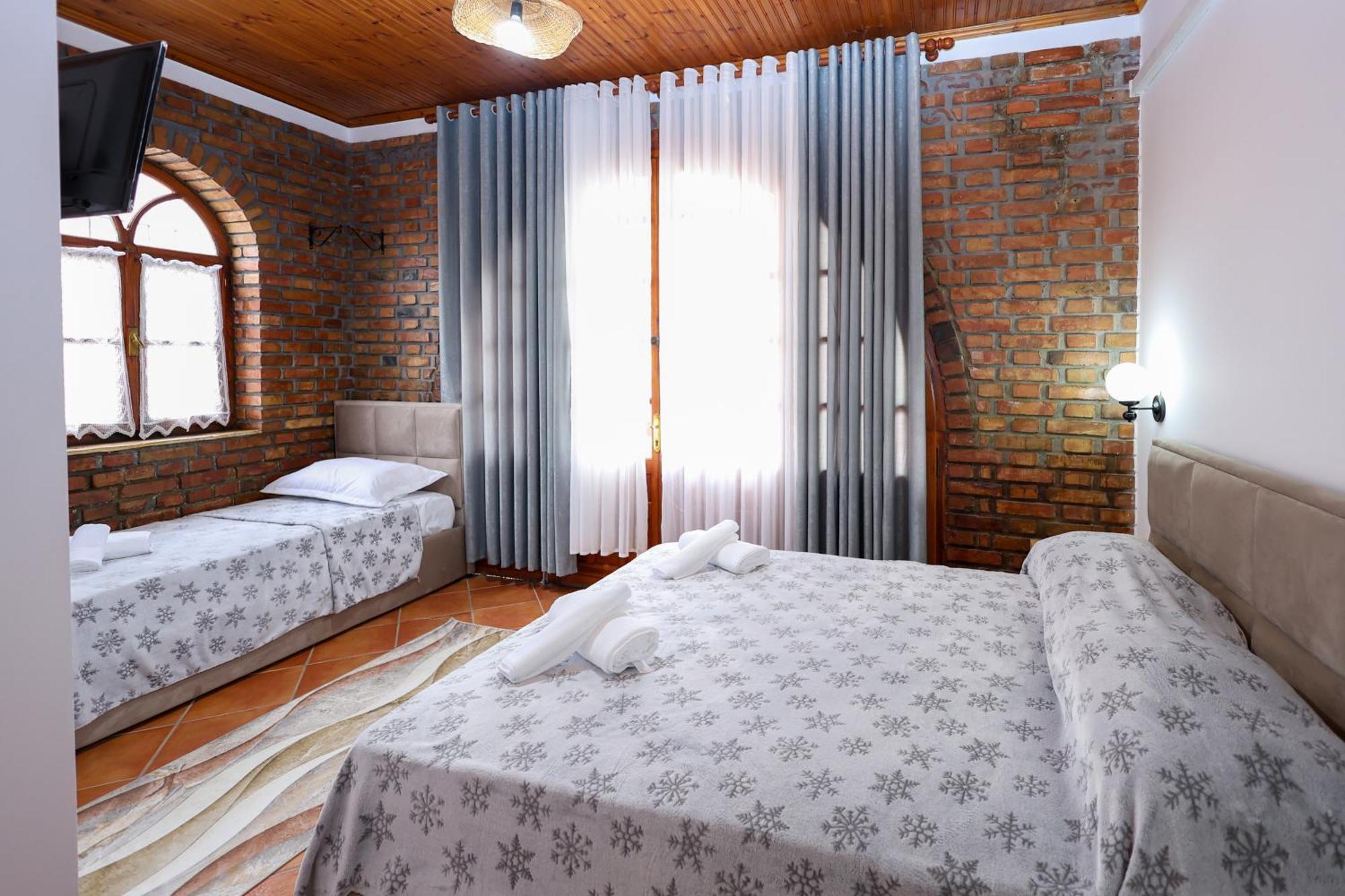 Hotel Boutique Buzi Berat Dış mekan fotoğraf